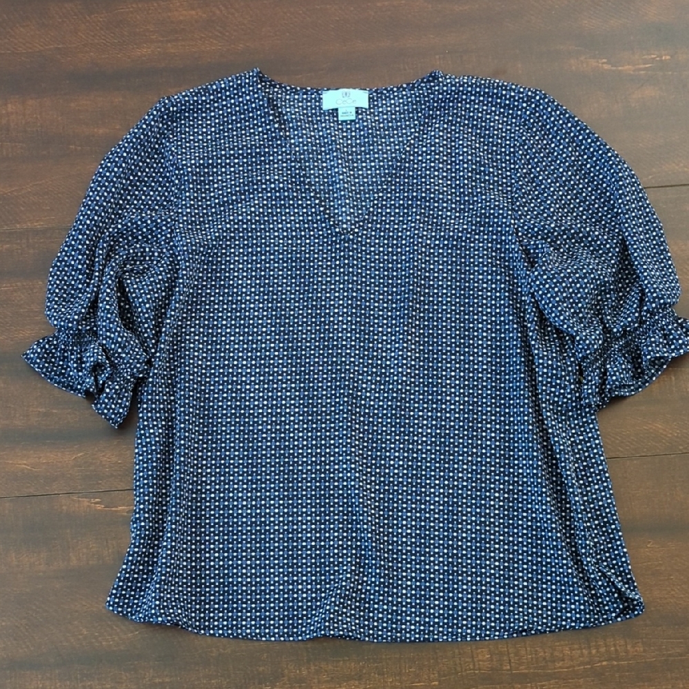 CeCe Blue and White Flutter Sleeve Blouse